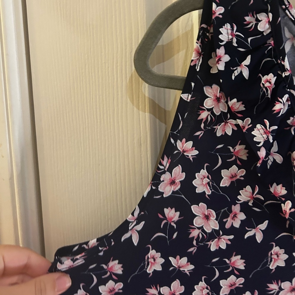 SJS Black and Pink Floral Tank Top Blouse
Size: - Picture 5 of 7